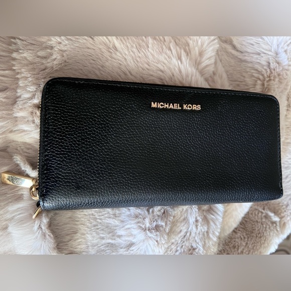 𝅺AUTHENTIC Michael Kors Black Leather Continental Wallet Wristlet - Picture 9 of 15